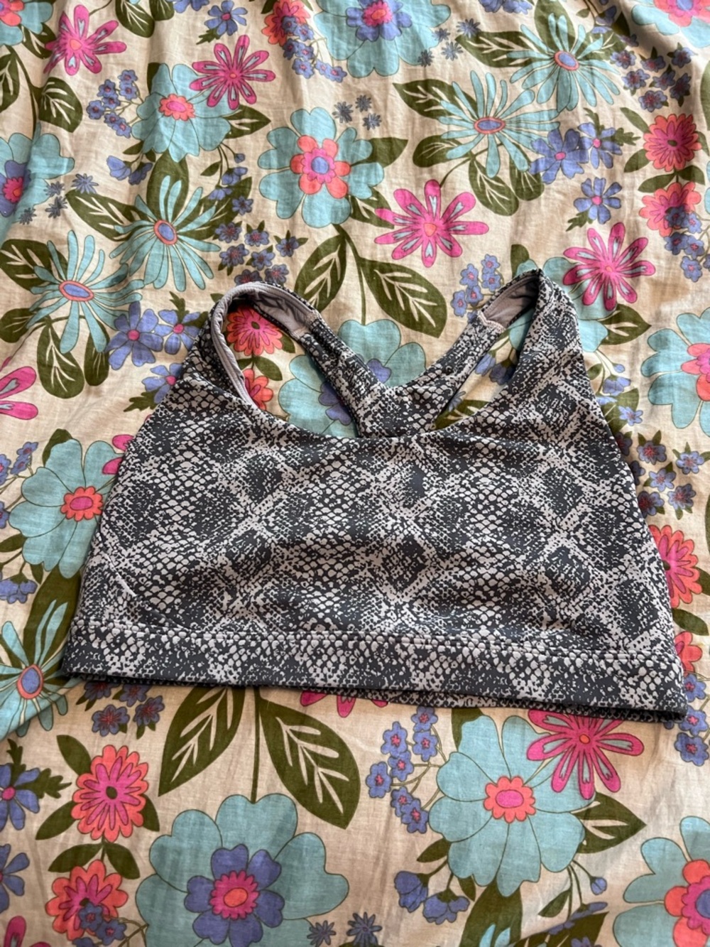 Athleta Snakeskin Print Crossback Sports Bra - Black & Gray women’s size M